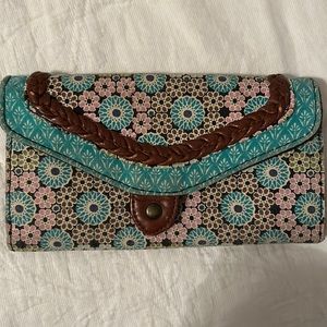 Wallet 7” wide x 4“ high, gently used, great condition.